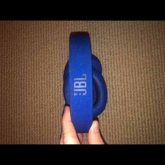 Royal Blue JBL E55BT Slighty Used! - Picture 4 of 5